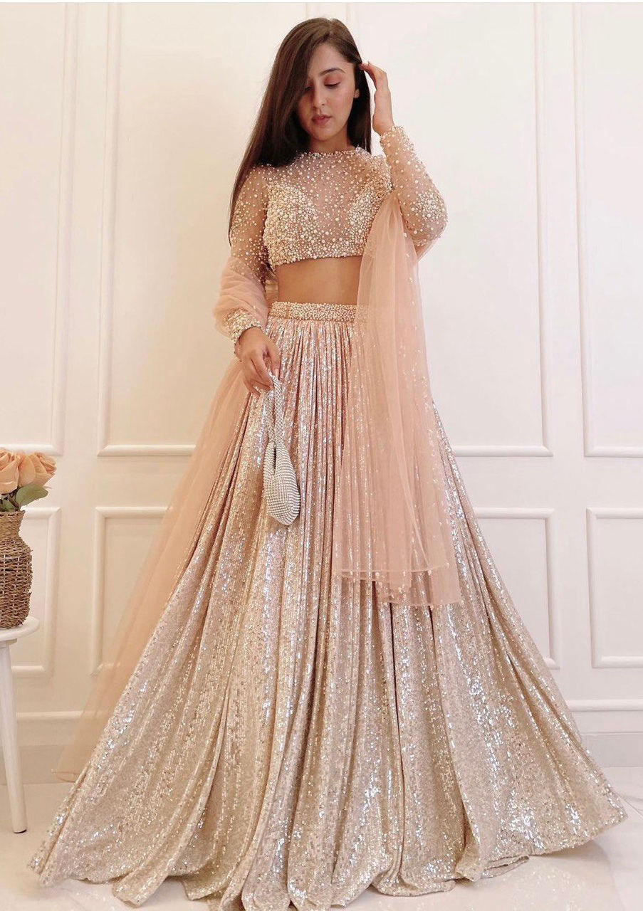 First Full Pic Of The Couple. Anushka Sharma's Wedding Lehenga Is Looking  Beautiful - RVCJ Media