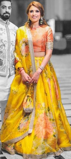 Mehendi Sangeet Yellow color Lehenga in Organza Silk, Silk fabric with Digital Print, Floral work : 1532229