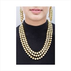 White and Off White color Necklace in Metal Alloy studded with Kundan & Gold Rodium Polish : 1535905