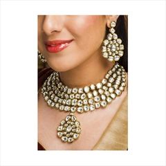 White and Off White color Necklace in Metal Alloy studded with Kundan & Gold Rodium Polish : 1535906