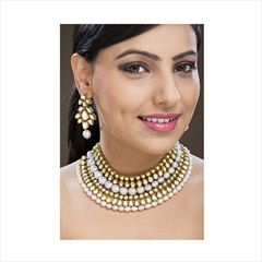 White and Off White color Necklace in Metal Alloy studded with Kundan, Pearl & Gold Rodium Polish : 1535917