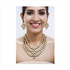 White and Off White color Necklace in Metal Alloy studded with Kundan & Gold Rodium Polish : 1535919