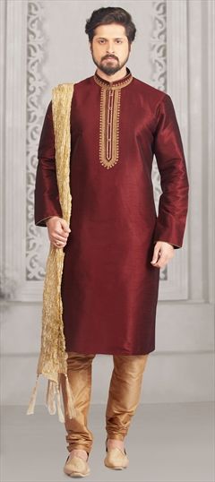 Red and Maroon color Kurta Pyjamas in Banarasi Silk fabric with Embroidered, Thread work : 1550544