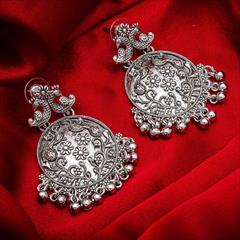 Silver color Earrings in Metal Alloy studded with Beads & Silver Rodium Polish : 1575514
