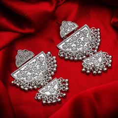Silver color Earrings in Metal Alloy studded with Beads & Silver Rodium Polish : 1575522