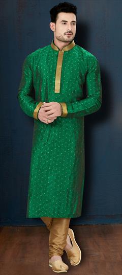 Green color Kurta Pyjamas in Mulberry Silk fabric with Lace work : 1593368