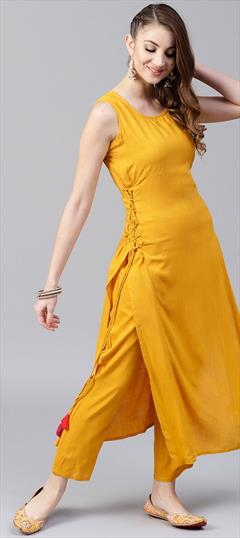 Casual Yellow color Kurti in Rayon fabric with Straight Thread work : 1599032
