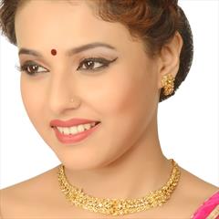 Gold color Necklace in Metal Alloy studded with CZ Diamond & Gold Rodium Polish : 1622586