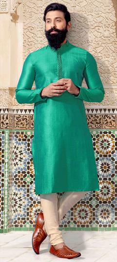 Green color Kurta Pyjamas in Jacquard fabric with Thread work : 1626287