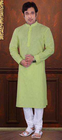 Green color Kurta Pyjamas in Cotton fabric with Thread work : 1638334
