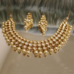 White and Off White color Necklace in Metal Alloy studded with Kundan & Gold Rodium Polish : 1645119