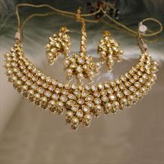 White and Off White color Necklace in Metal Alloy studded with Kundan & Gold Rodium Polish : 1645120