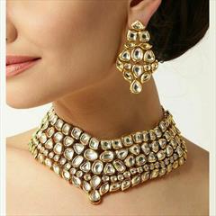 White and Off White color Necklace in Metal Alloy studded with Kundan & Gold Rodium Polish : 1645122