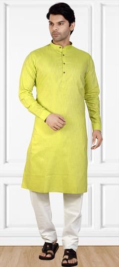Green color Kurta Pyjamas in Cotton fabric with Thread work : 1667753