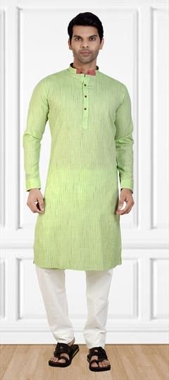 Green color Kurta Pyjamas in Cotton fabric with Thread work : 1667875