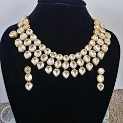 White and Off White color Necklace in Metal Alloy studded with Kundan & Gold Rodium Polish : 1672251