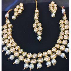 White and Off White color Necklace in Metal Alloy studded with Kundan & Gold Rodium Polish : 1672252