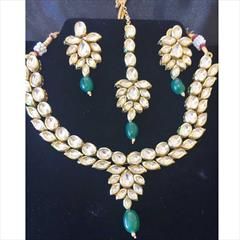 Green color Necklace in Metal Alloy studded with Kundan & Gold Rodium Polish : 1672254