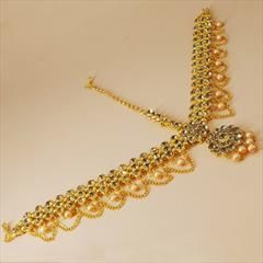 Beige and Brown color Mang Tikka in Metal Alloy studded with CZ Diamond, Pearl & Gold Rodium Polish : 1679682