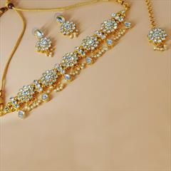 White and Off White color Necklace in Metal Alloy studded with CZ Diamond, Pearl & Gold Rodium Polish : 1679691