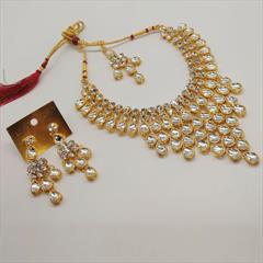 White and Off White color Necklace in Metal Alloy studded with CZ Diamond & Gold Rodium Polish : 1682474