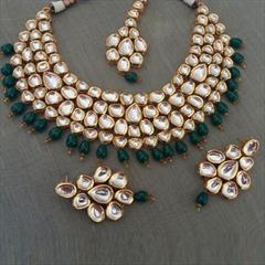 White and Off White color Necklace in Brass, Copper, Metal Alloy studded with Kundan & Gold Rodium Polish : 1683778
