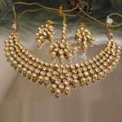 White and Off White color Earrings in Brass, Copper, Metal Alloy studded with Kundan & Gold Rodium Polish : 1683791