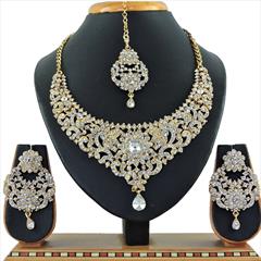 White and Off White color Necklace in Copper, Metal Alloy studded with CZ Diamond & Gold Rodium Polish : 1692739