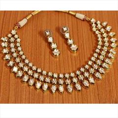 White and Off White color Necklace in Metal Alloy studded with Kundan & Gold Rodium Polish : 1694848