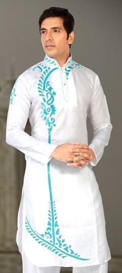 White and Off White color Kurta in Cotton fabric with Embroidered, Patch work : 1695349