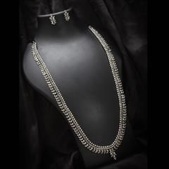 Silver color Necklace in Metal Alloy studded with Beads & Silver Rodium Polish : 1721036