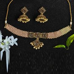 Multicolor color Necklace in Brass studded with Beads, Cubic Zirconia, Kundan, Pearl & Gold Rodium Polish : 1724446