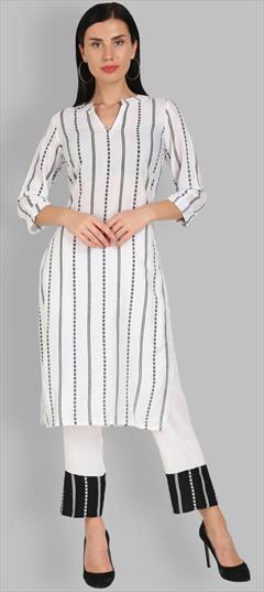 Casual White and Off White color Tunic with Bottom in Rayon fabric with Thread work : 1732874