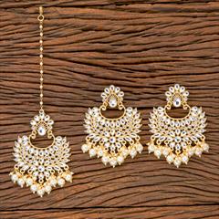 White and Off White color Mang Tikka in Brass studded with Kundan, Pearl & Gold Rodium Polish : 1744148