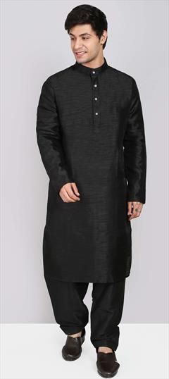 Black and Grey color Kurta Pyjamas in Raw Silk fabric with Thread work : 1744712