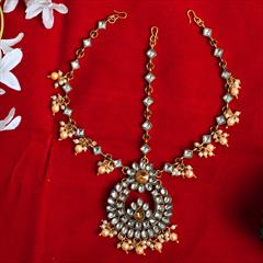 White and Off White color Mang Tikka in Copper studded with Kundan & Gold Rodium Polish : 1744993