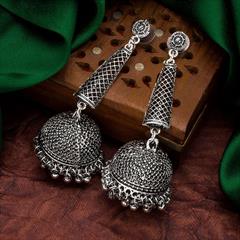Silver color Earrings in Metal Alloy studded with Beads & Silver Rodium Polish : 1751628
