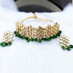 Green color Necklace in Metal Alloy studded with Kundan & Gold Rodium Polish : 1763305