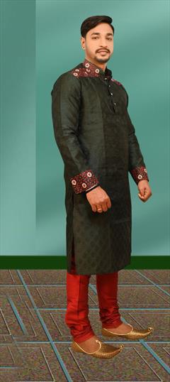 Green color Kurta Pyjamas in Cotton fabric with Embroidered, Resham, Thread work : 1777404