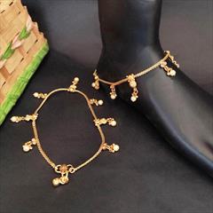 White and Off White color Anklet in Metal Alloy studded with Pearl & Gold Rodium Polish : 1789200
