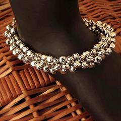 Oxidized Silver color Anklet in Metal Alloy studded with Beads & Silver Rodium Polish : 1789220