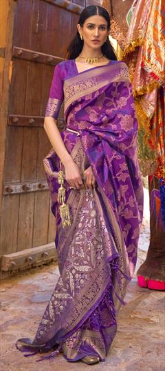 Traditional Purple and Violet color Saree in Handloom fabric with Bengali Sequence, Weaving work : 1793546