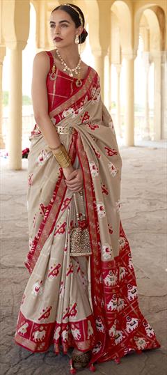 Traditional Beige and Brown color Saree in Patola Silk, Silk fabric with South Printed work : 1805300
