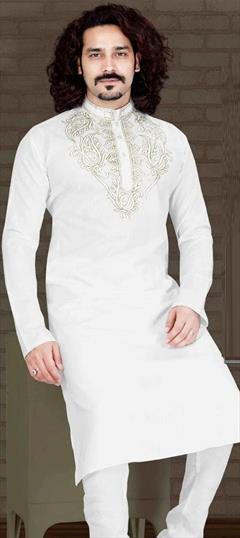 White and Off White color Kurta in Blended Cotton fabric with Embroidered work : 1819486
