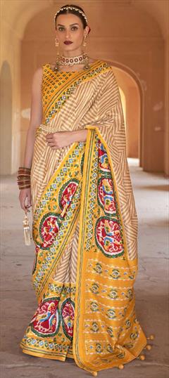 Bollywood, Casual, Traditional Yellow color Saree in Patola Silk, Silk fabric with South Printed, Stone work : 1822560