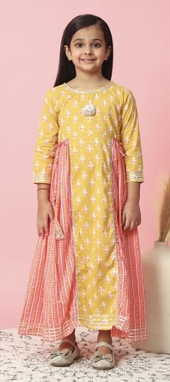 Casual Yellow color Girls Dress in Cotton fabric with Gota Patti, Printed work : 1844017