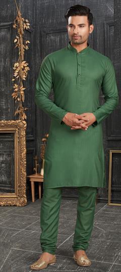 Green color Kurta Pyjamas in Cotton fabric with Thread work : 1844270
