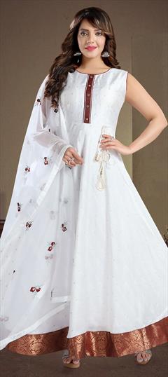 Mehendi Sangeet, Reception White and Off White color Salwar Kameez in Chanderi Silk fabric with Anarkali Broches work : 1851364