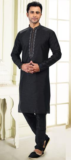 Black and Grey color Kurta Pyjamas in Jacquard fabric with Embroidered, Resham, Thread work : 1856290