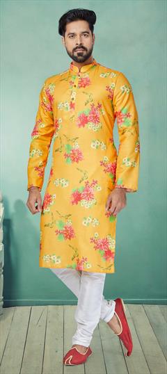 Yellow color Kurta Pyjamas in Cotton fabric with Digital Print work : 1858125